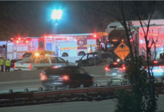 士嘉堡401高速公路一辆拖挂卡车发生碰撞后起火局部关闭