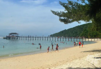 25岁中国游客在马来西亚体验潜水时溺亡