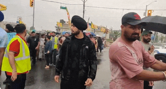 失控!加拿大数百留学生冒雨上街抗议!全民怒炸:大规模驱逐！