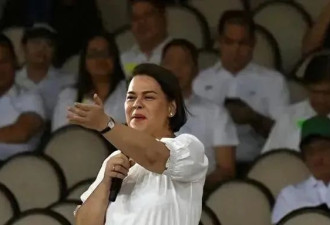 菲律宾前总统杜特尔特爱女 亮出“铁拳头”