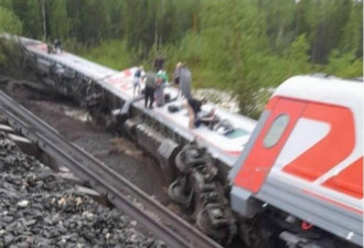 俄罗斯列车惊传9节车厢脱轨 70人受伤