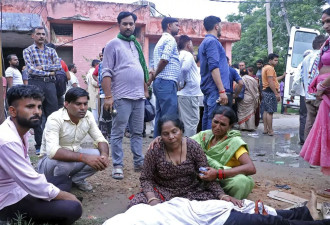 印度爆踩踏惨案：已122死 2万人挤爆 现场太恐怖