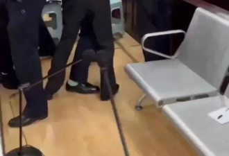 女律师拍照取证遭法警摁倒在地 执法违法 舆论炸锅