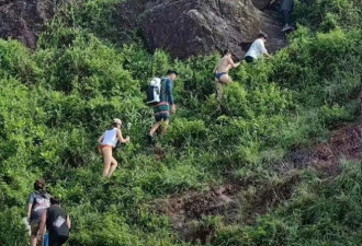 中国网络疯传 “裸体爬山群”照片