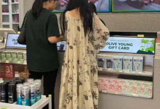 孙怡穿露脐装破怀孕传闻，一家人济州岛度假