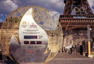 塞纳河上的巴黎奥运开幕式： 法式浪漫 维安噩梦