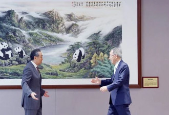 中国外交部长王毅会见联合国前秘书长潘基文