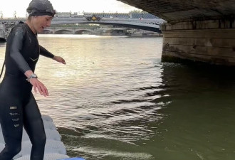 奥运倒数13天 法国部长塞纳河游泳 下水姿势成焦点