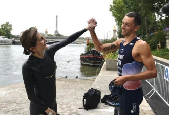奥运倒数,法国体育部长塞纳河游泳以示水质达标