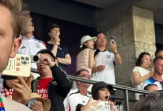 刘强东马云现身欧洲杯，50岁东哥这次赢了，娇妻贴身相伴好幸福