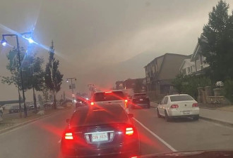 加拿大数百场野火爆发！旅游胜地Jasper国家公园万人深夜大撤离