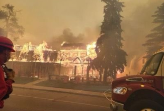 无数人心碎！加拿大最美小镇被野火烧毁 酒店建筑物面目全非