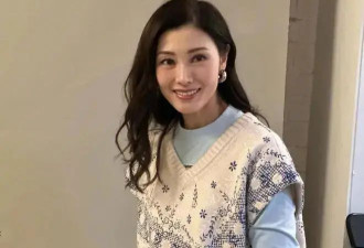 54岁李嘉欣步态如蹒跚老人！昔日港姐曾性感火辣