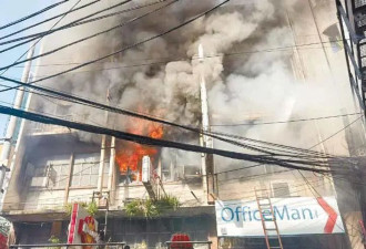 马尼拉华人区火灾11人死,餐馆老板买菜躲过一劫