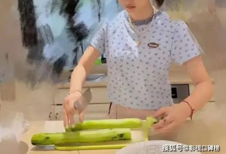 马伊琍大女儿戴着三条项链秀厨艺，打扮时髦 ...