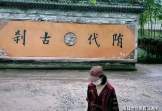 赵丽颖去国清寺打卡，没有华丽的衣服,形象改变了