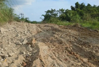 太离谱！ 四川一男子偷了村里的水泥公路