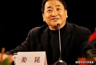 父亲是著名相声演员,却不让她进娱乐圈,如今45...