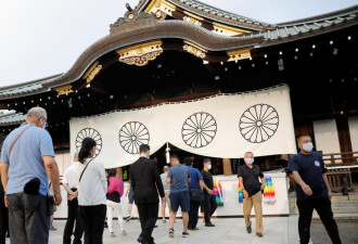 中国人反复到靖国神社涂鸦的背景是什么？