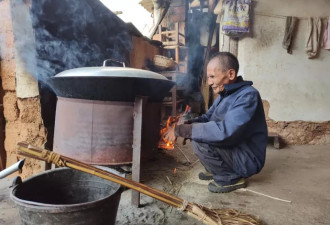 独自对抗生老病死，谁来帮他们走出孤岛