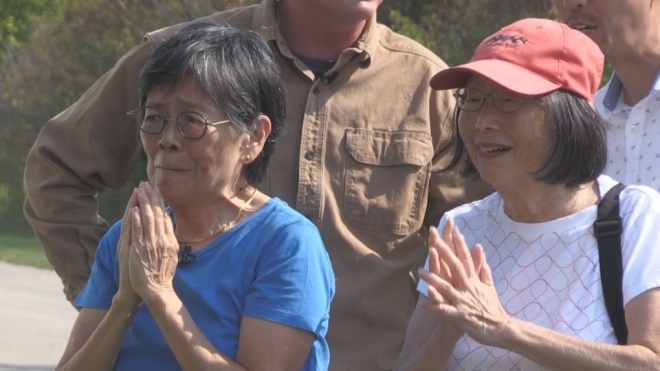 Roberta Lau and Evelyn Sue Wong see their father's plane for the first time on Sept. 13, 2024. (Krista Simpson/CTV News)