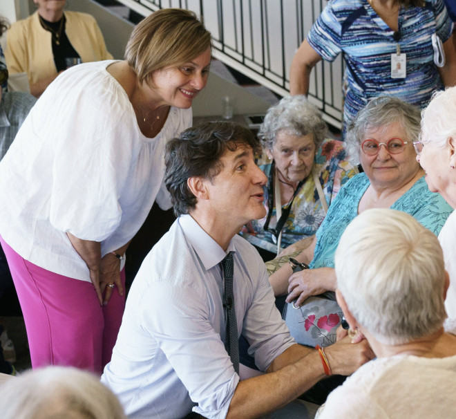 The best way to represent you is by knowing your story. 💯  @JustinTrudeau joined me to meet with our seniors and listen to them. Whether it’s delivering dental care or addressing cost of living, we will always fight for you. 🇨🇦  #lasallemardverdun