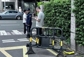 市民献花日本人学校：身为中国人很想说声对不起