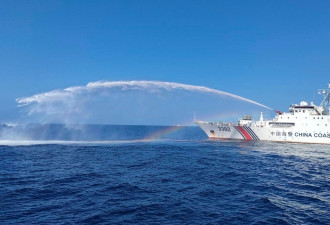 菲中再起海上对抗冲突，中国海警船动用水炮