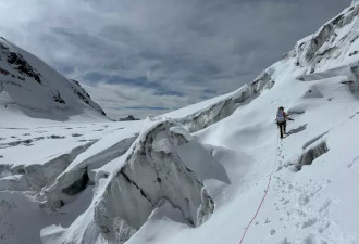 2名女攀登者被困在喜马拉雅山巅3天 却梦想死在这里