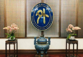 各国使节敢怒不敢言！中共有个战狼女大使