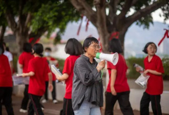 10年了，农业教授为留守妇女办全免费大学...