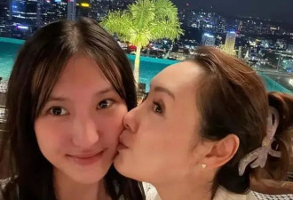 郭可盈晒与女儿游泳合照，母女自拍好似闺蜜，14岁林天若泳装好美