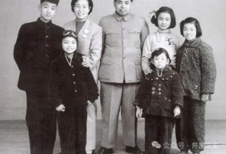 1943年，许世友在婚礼上朝新娘连开3枪