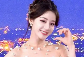 迪丽热巴穿抹胸珍珠高定裙！她肤白貌美异域风情性感撩人
