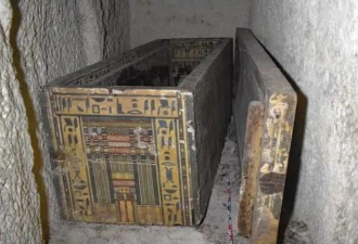 埃及挖出4000年前女祭司 考古学家惊讶棺中棺