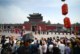 宣布封校！规模远胜白纸运动 多地大学生串联