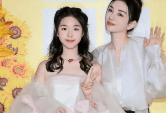 黄奕看望英国留学女儿，黄芊玲抱着妈妈眼含泪光