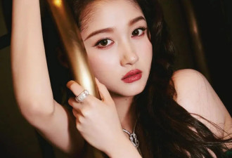 “国民闺女”关晓彤靓丽写真露出美背！雪肤玉貌性感撩人
