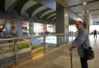 八旬老人和他“捡”来的700多个孩子....
