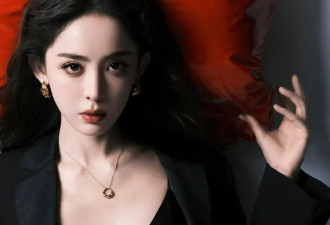 娜扎穿灰色西装露出事业线！肤白貌美性感魅力惊人