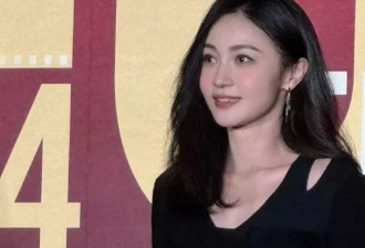42岁姚笛回归荧屏，波浪卷发状态很好