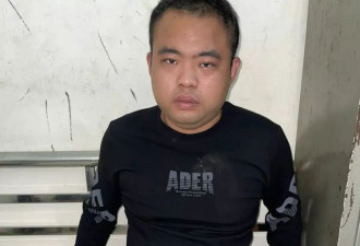 一手翻译机一手尖刀在越南抢超市 一中国人被捕