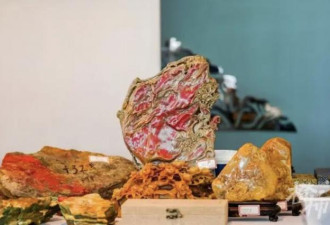 一克鸡血三克金！中国原石拍出超高价
