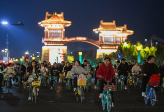 万人夜骑开封：一场迅速被叫停的青春狂欢