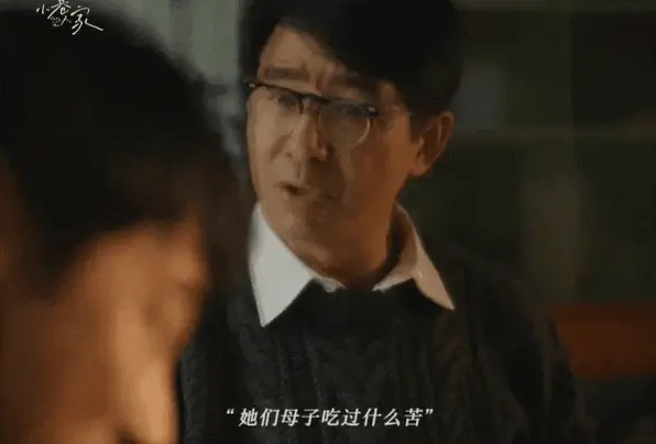 生图暴瘦出筷子腿的蒋欣身材复刻Lisa？大骨架原来这么神…