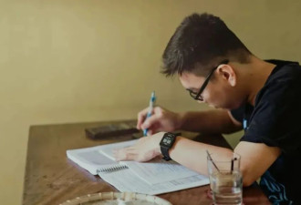 揭开中国留学生在光环中挣扎的一面