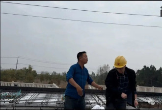 2名记者采访时被打伤手机被抢走，负责人叫嚣...