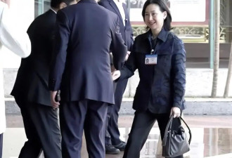 香港超级豪门接班人的聚会 让人看到了李嘉欣老公的“尴尬”