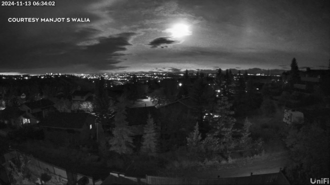 A fireball lights up the night sky above Calgary on Nov. 13, 2024. (Courtesy: Manjot S Walia) 