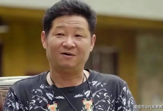 “三德子”养鸡身价上亿，娶小15岁模特娇妻
